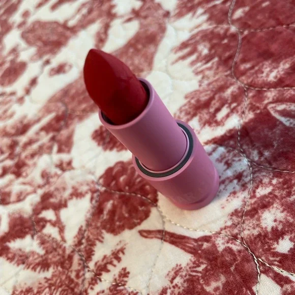 Jeffree Star Velvet Trap Lipstick in Red Affair - Picture 5 of 6